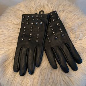 NWT Leather Studded Gloves